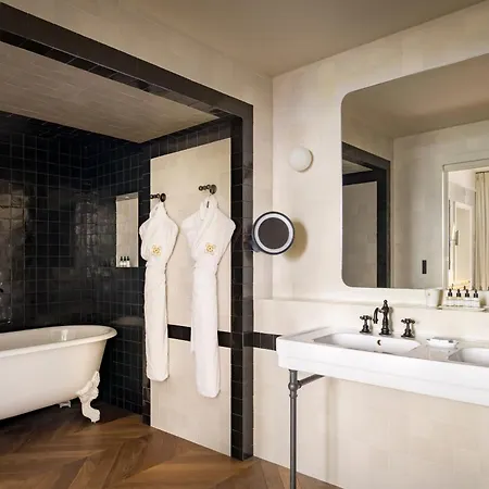 Le Pavillon De La Reine & Spa, Place Des Vosges Parigi Esterno foto